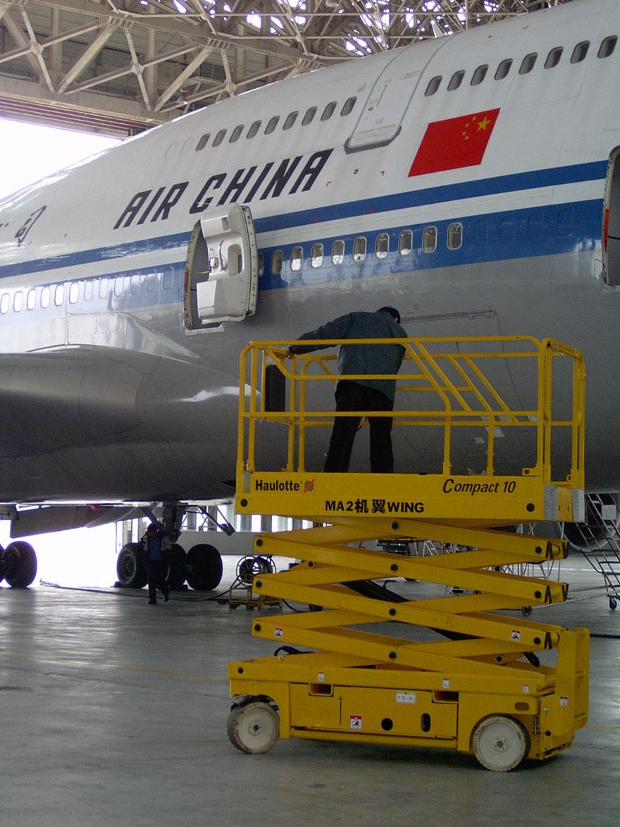 剪叉式高空作業(yè)平臺(tái)車購(gòu)買技巧