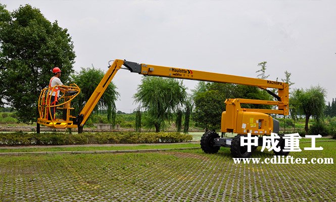 曲臂式高空作業(yè)平臺(tái)有什么優(yōu)點(diǎn)