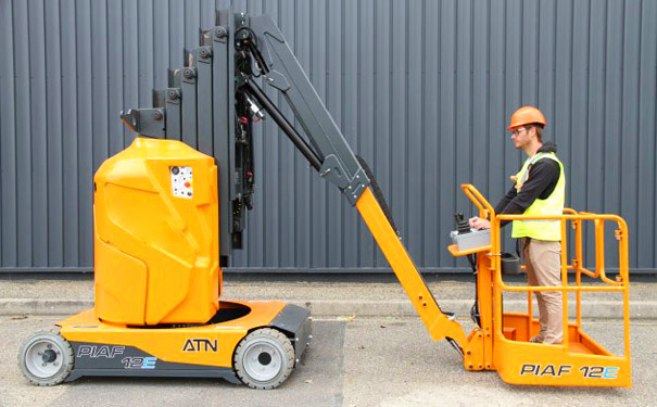 垂直桅桿式<a href='http://www.5x2x.com/fltp/' target='_blank'>高空作業(yè)平臺</a>