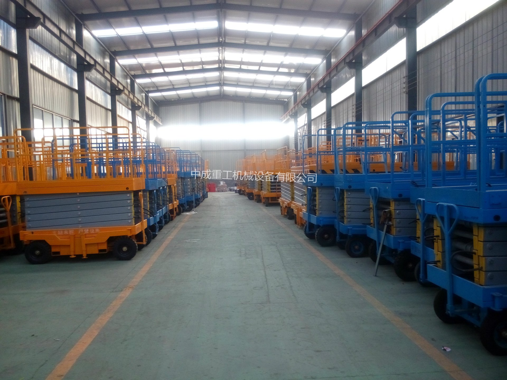 成都<a href='http://www.5x2x.com/sclifter/' target='_blank'>升降機廠家</a>定制導軌式升降平臺